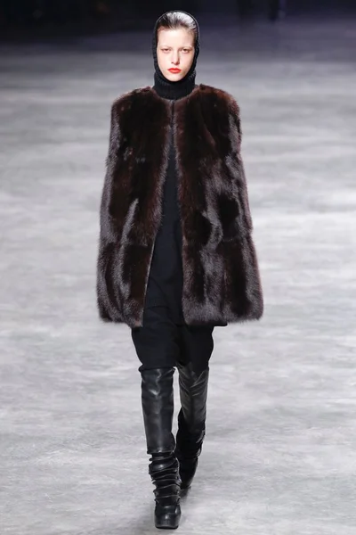 Look 9